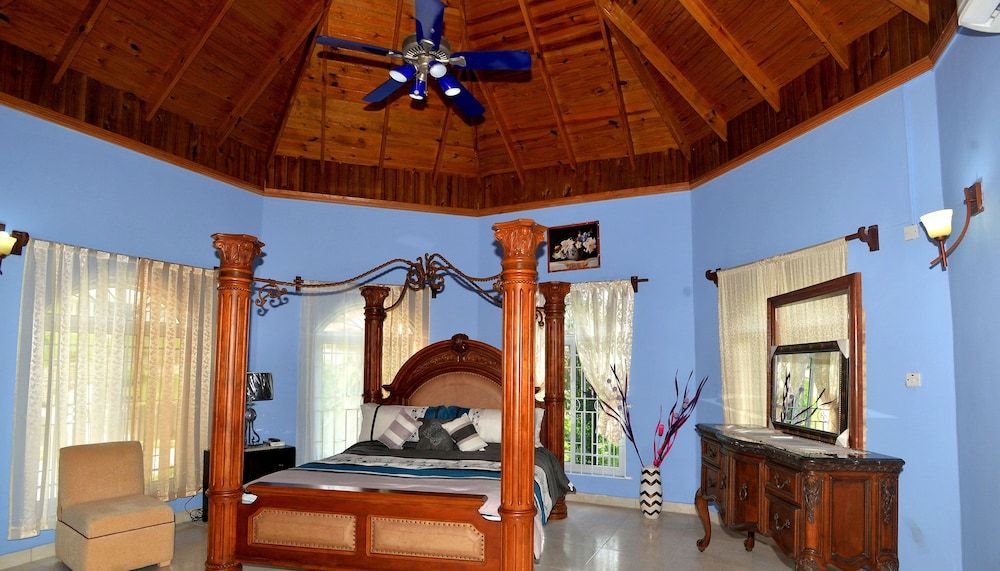 Basileia Palace Luxury Studio Suite, 1 King Bed, Non Smoking 3