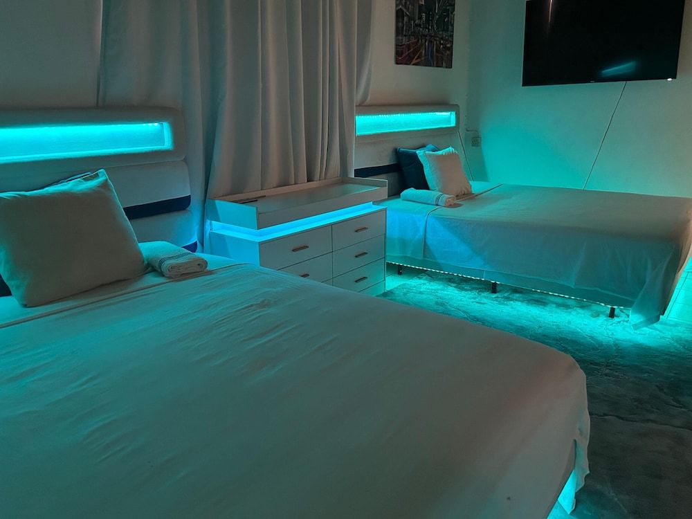 Big Apple Hotel Double Room, 2 Beds, Smoking, Beach View 5