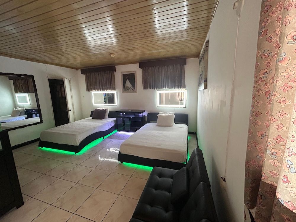 Big Apple Hotel Double Room, 2 Beds, Smoking, Beach View 3