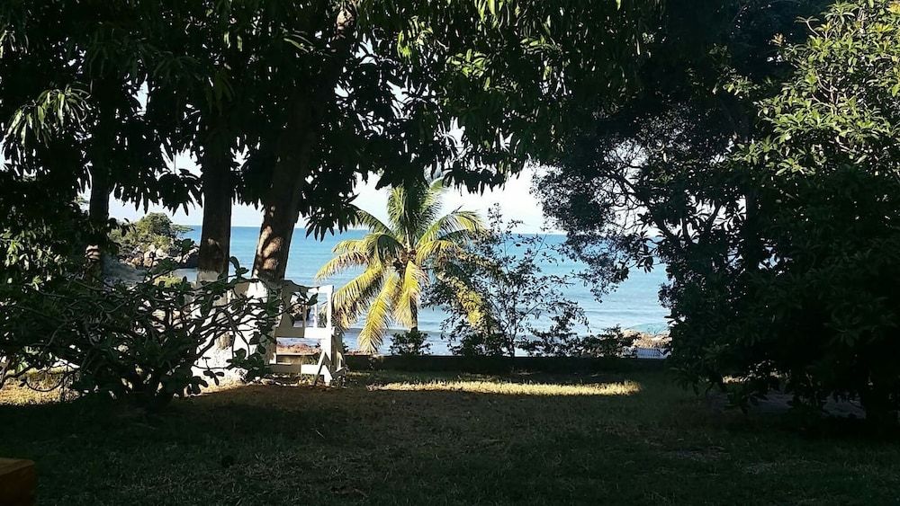 Rock Side Beach Villa