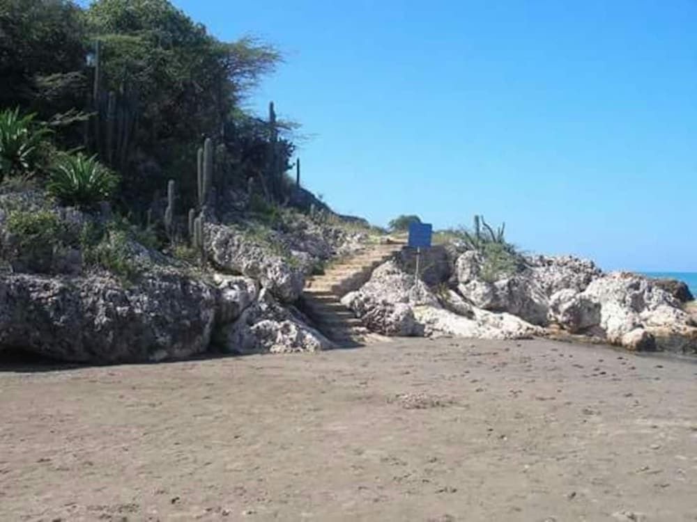Rock Side Beach Villa