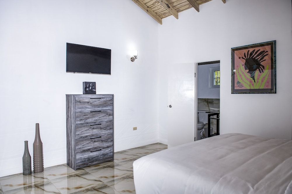 Signature Room, 1 King Bed, Non Smoking, Mountain View