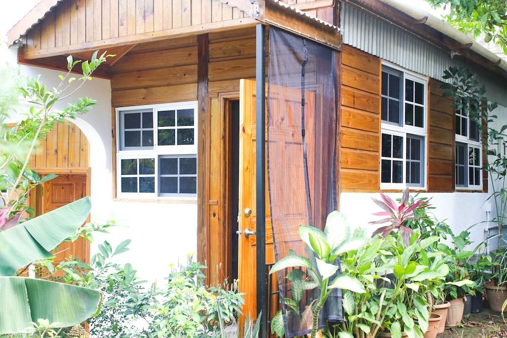 Van Villa Holidays Comfort Cabin 2