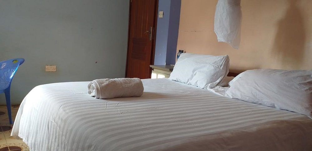 Royal Pine Cottages Deluxe Double Room 4