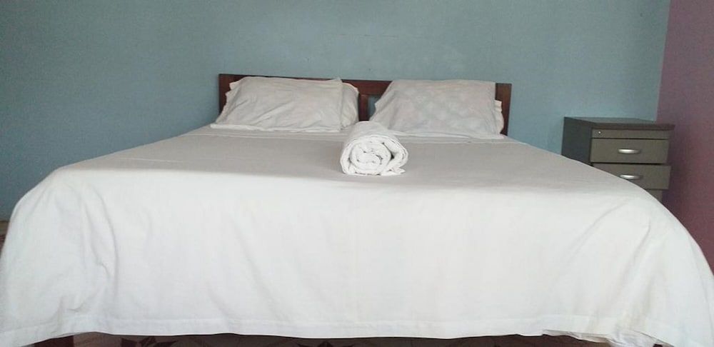 Royal Pine Cottages Deluxe Double Room 5