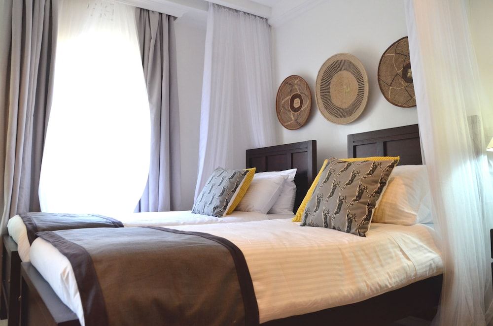 Room (Gold)
