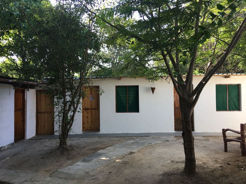 Gloria Beach Lodge Basic Double Room, 1 Double Bed, Garden View 2