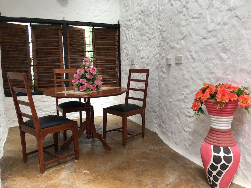 Gloria Beach Lodge Comfort Cottage, 2 Bedrooms, Ensuite, Garden View 9