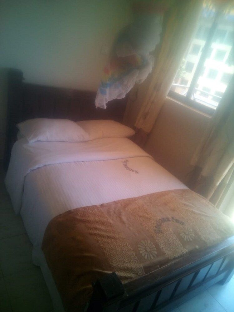 Montanna Inn Standard Room 6