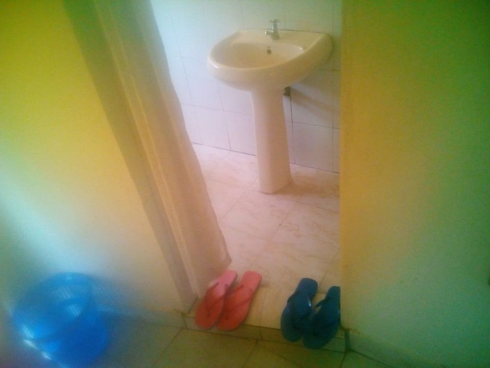 Montanna Inn Standard Room 8