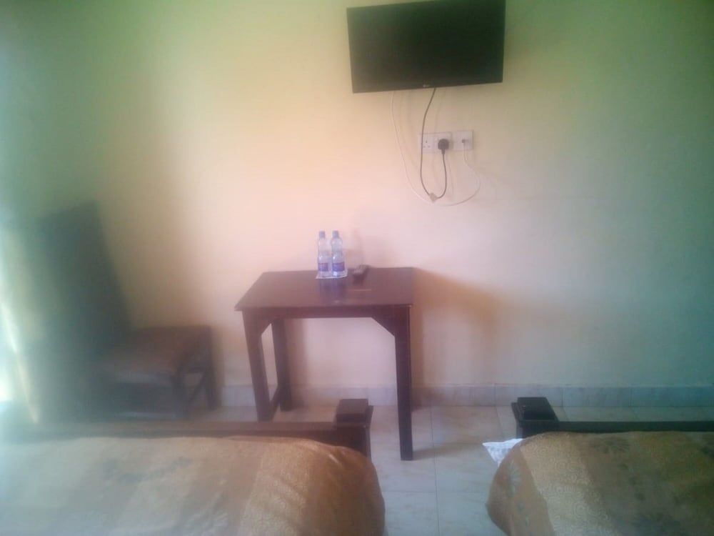 Montanna Inn Twin Room 6