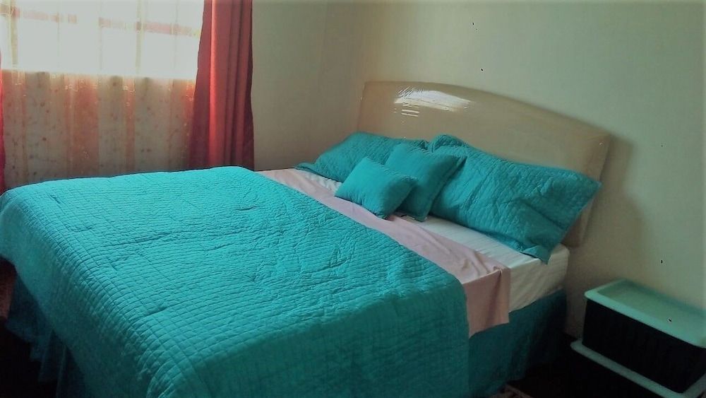 undefined Gina's Heaven