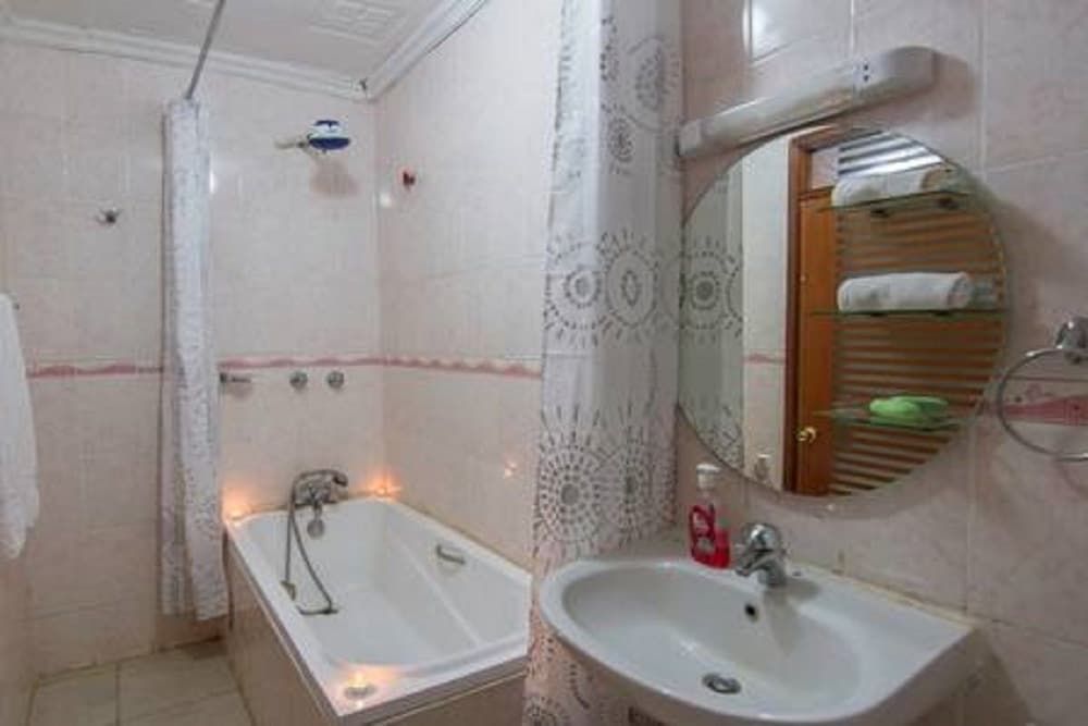 undefined Imanisuites 10