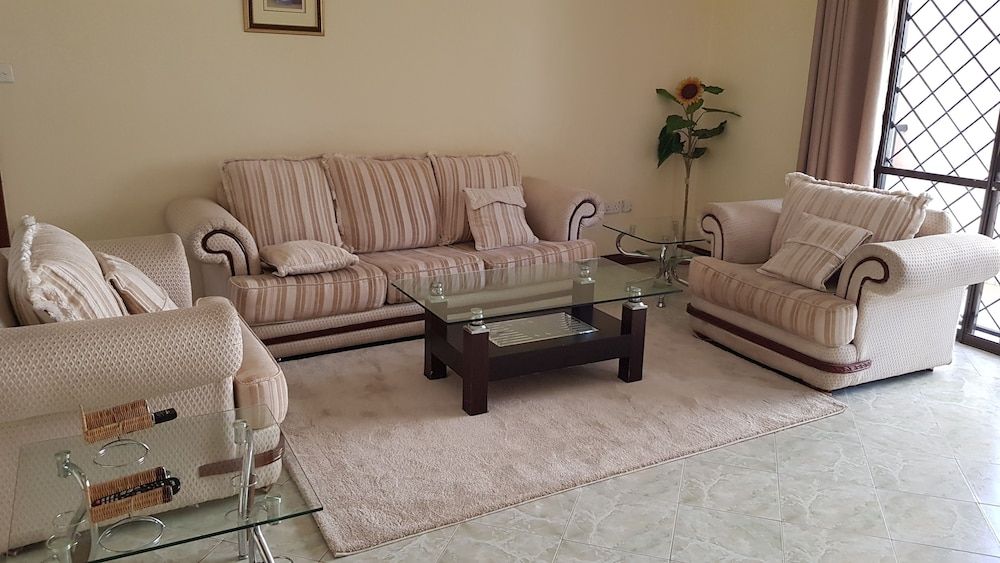 Redcliff Apartments Comfort Apartment, 3 Bedrooms, Smoking 2