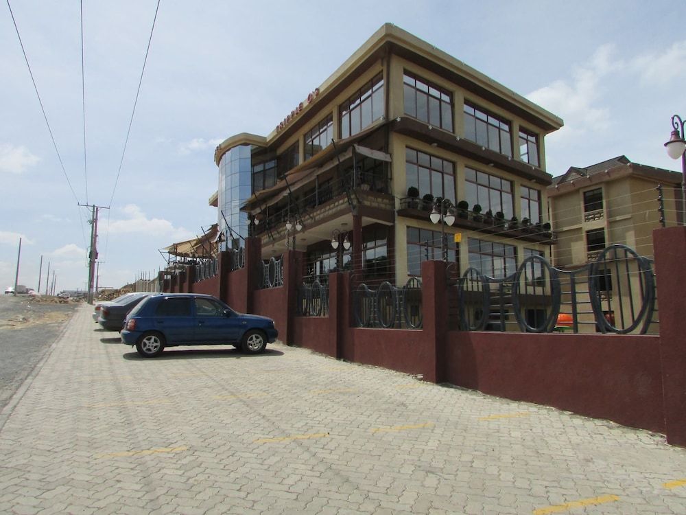 undefined TrippleO's Hotel 4