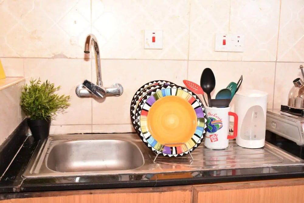 undefined Sherry Homes Zuri Studio 7