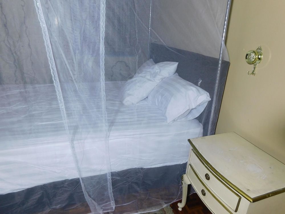 Regal Suites - Kenya Standard Double Room 4