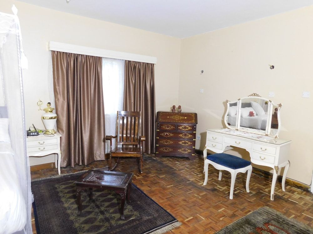Regal Suites - Kenya Deluxe Suite (King) 17