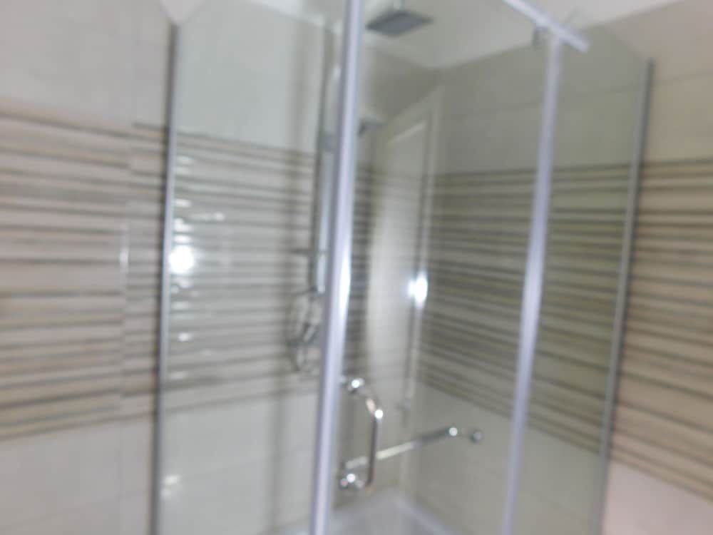 Regal Suites - Kenya Standard Double Room 6