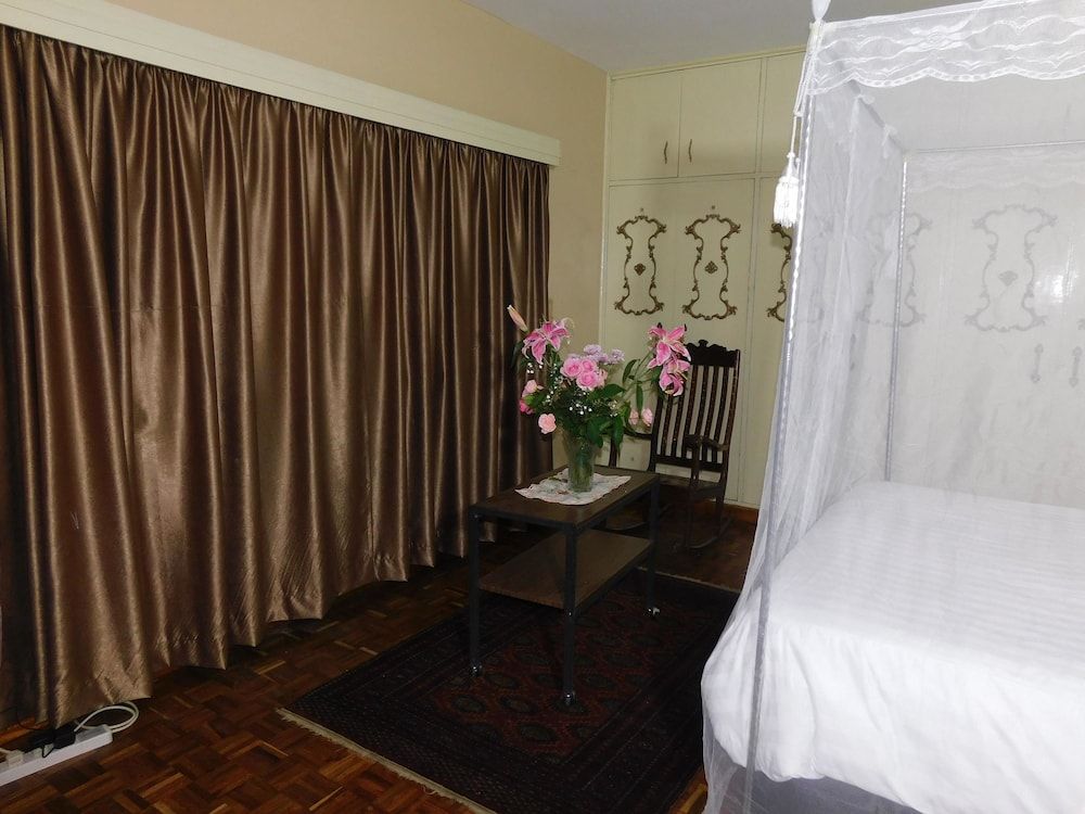 Regal Suites - Kenya Standard Double Room 2