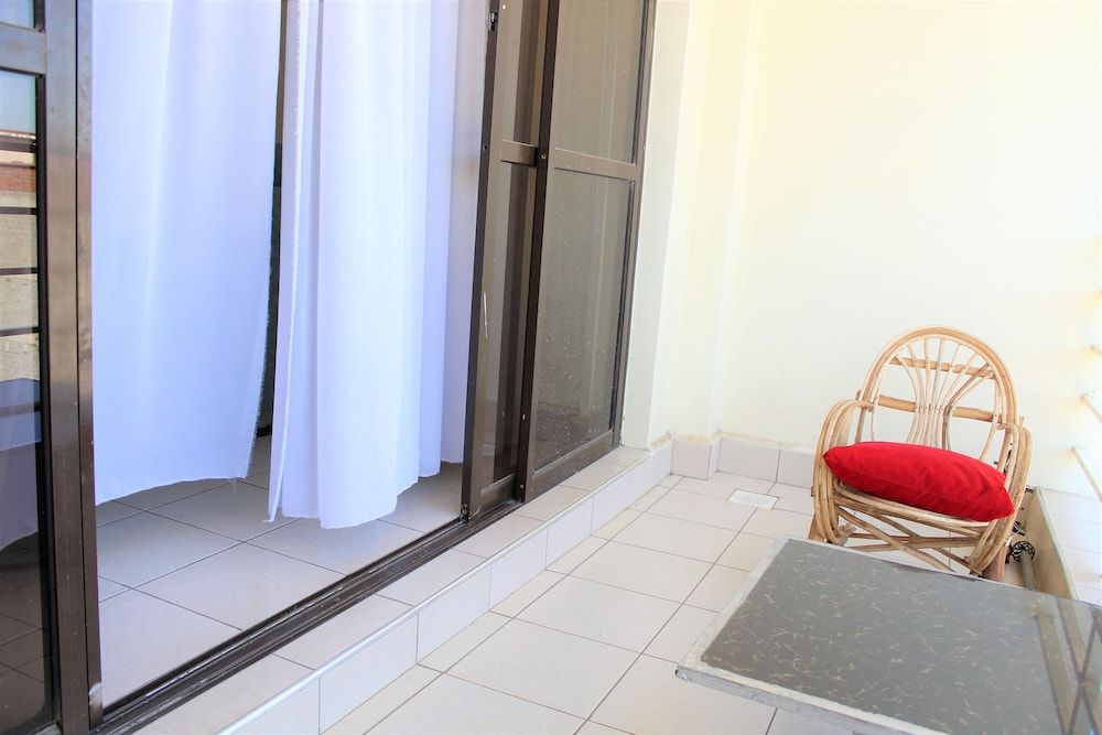 Clean & Cosy Executive Apartment 11