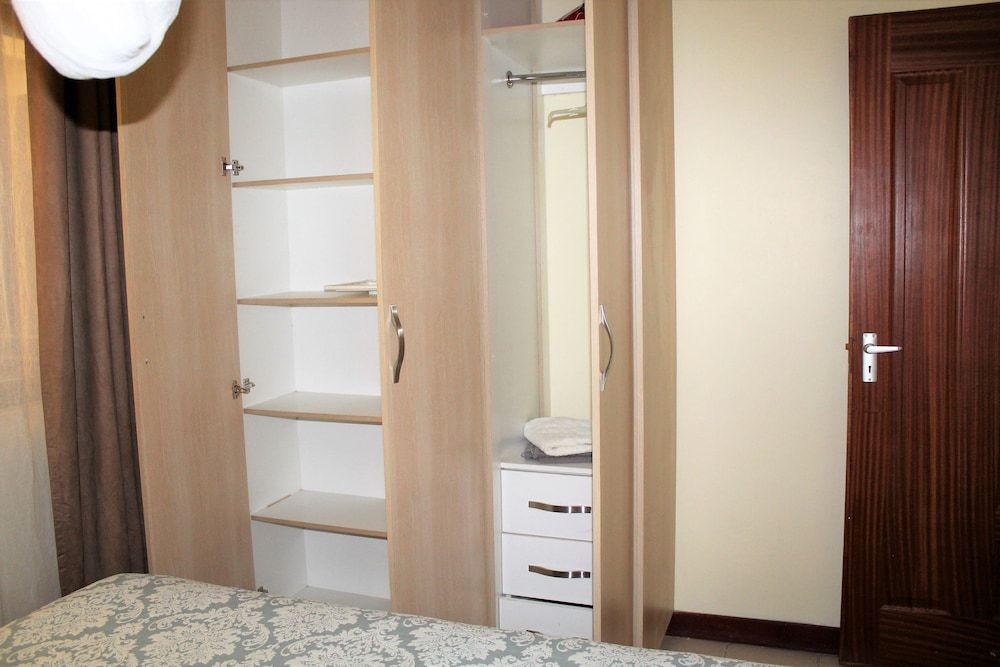 Clean & Cosy Executive Apartment 20