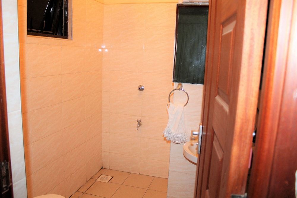 Clean & Cosy Executive Apartment 18