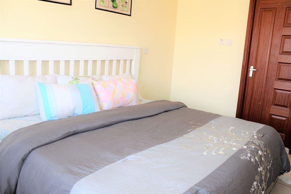 Clean & Cosy Executive Apartment 9