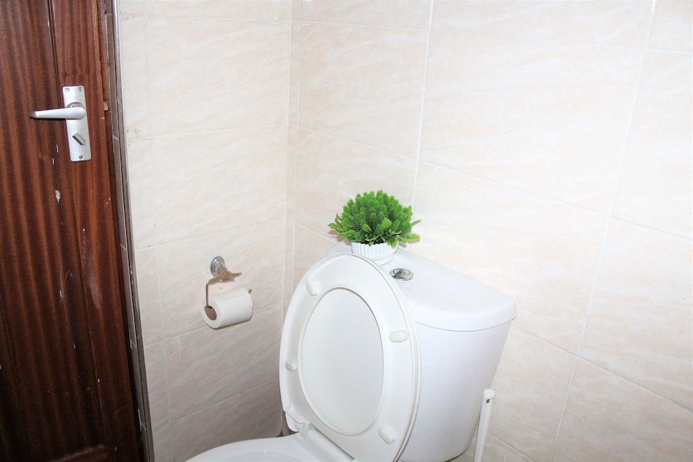 Clean & Cosy Executive Apartment 16