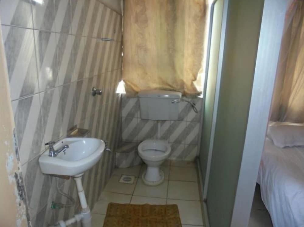 Hotel Jaffers Nairobi Single Room 11