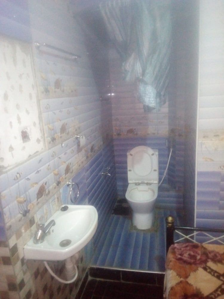 Rama Restaurant Single Room 9