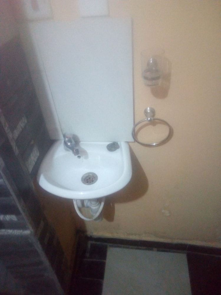 Rama Restaurant Single Room 10