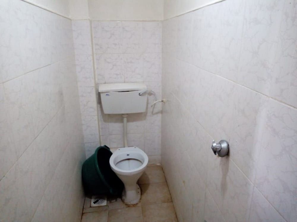 undefined Silverstone Park Bar & Guest House 9