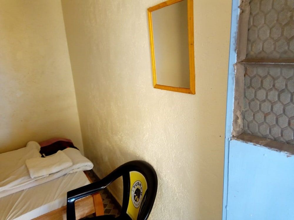 undefined Silverstone Park Bar & Guest House 5