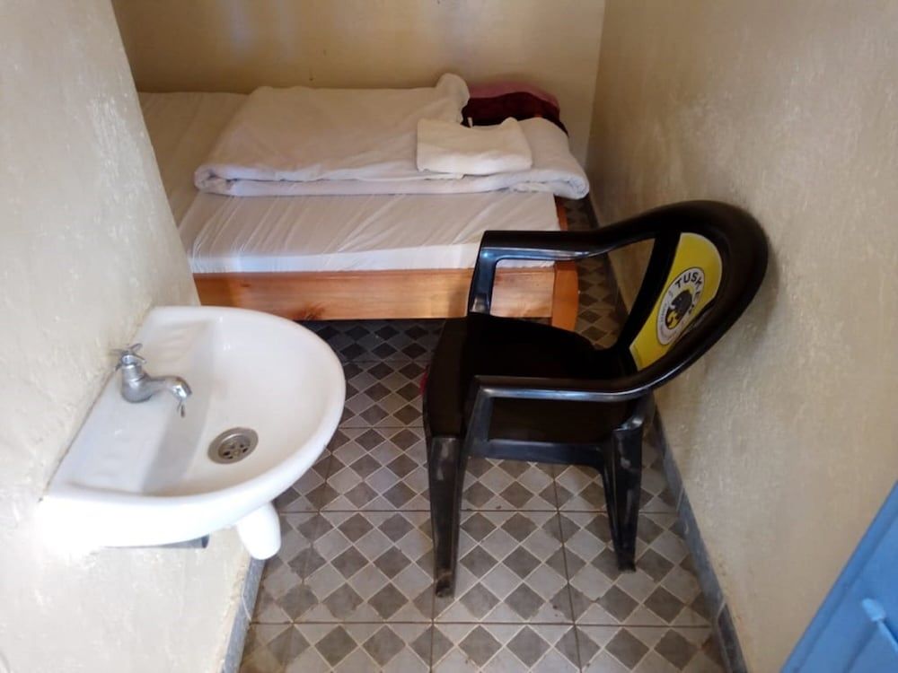 Silverstone Park Bar & Guest House Standard Room 2