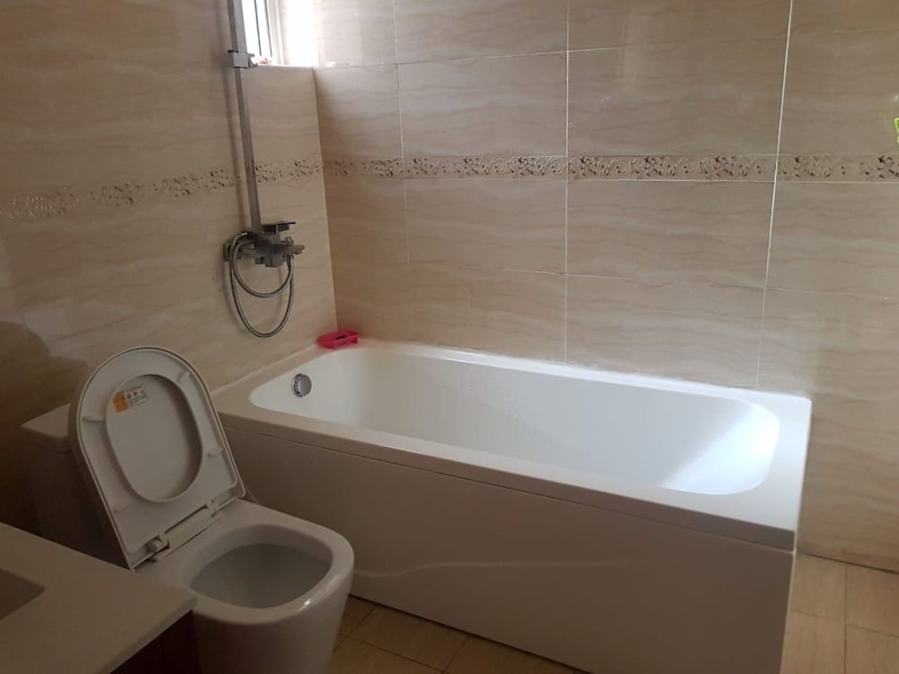 Deep Soaking Bathtub