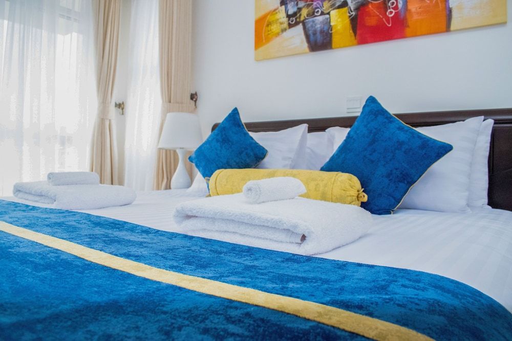 undefined Luxel Suites by Homes by Della 3