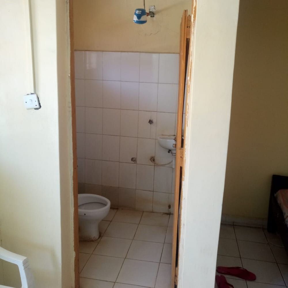 Relax Safari Hotel Single Room 8