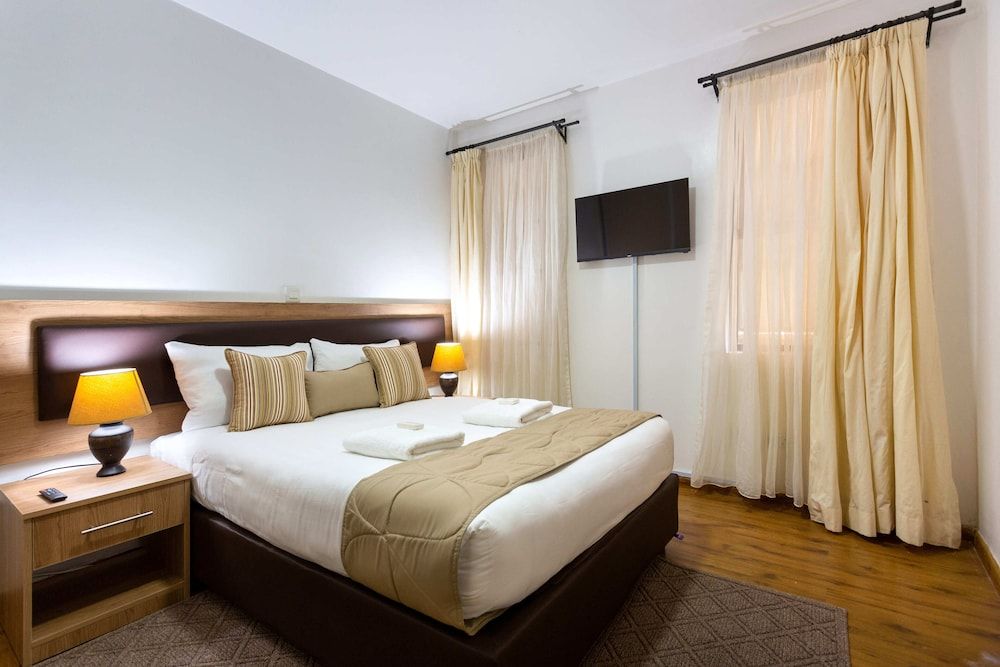 undefined Belle Suites Riverside 6