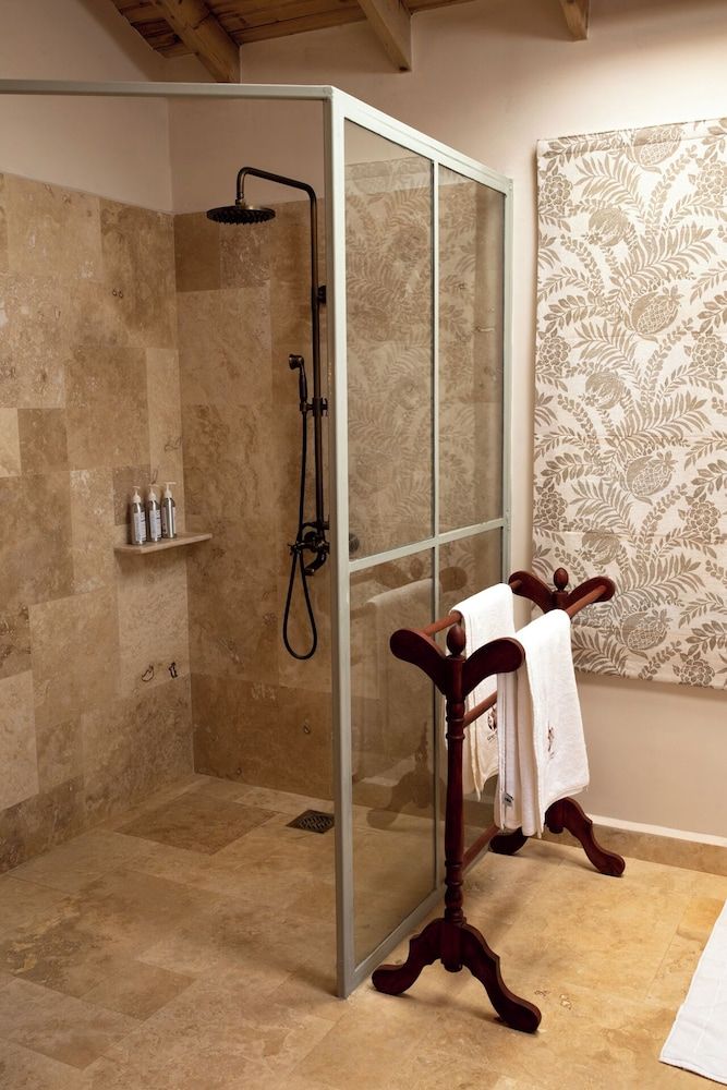 Karen Blixen Coffee Garden & Cottages Junior Room 6