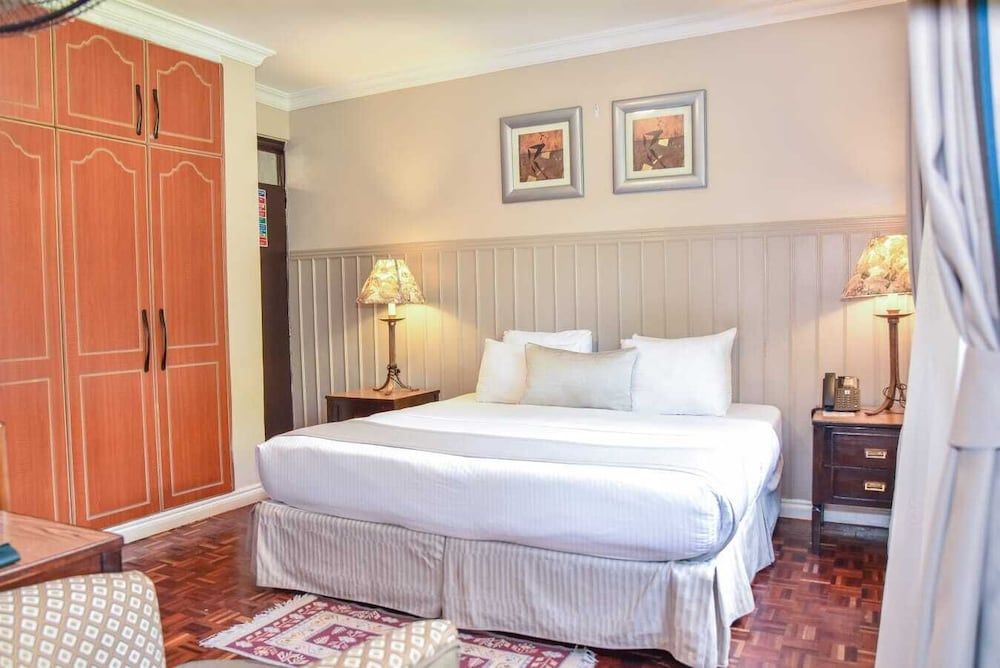 Cozy Stead Deluxe Room 8