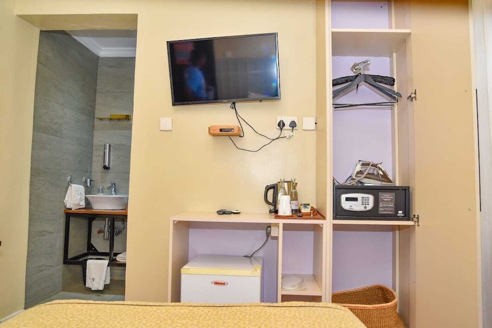 undefined Cozy Stead 4