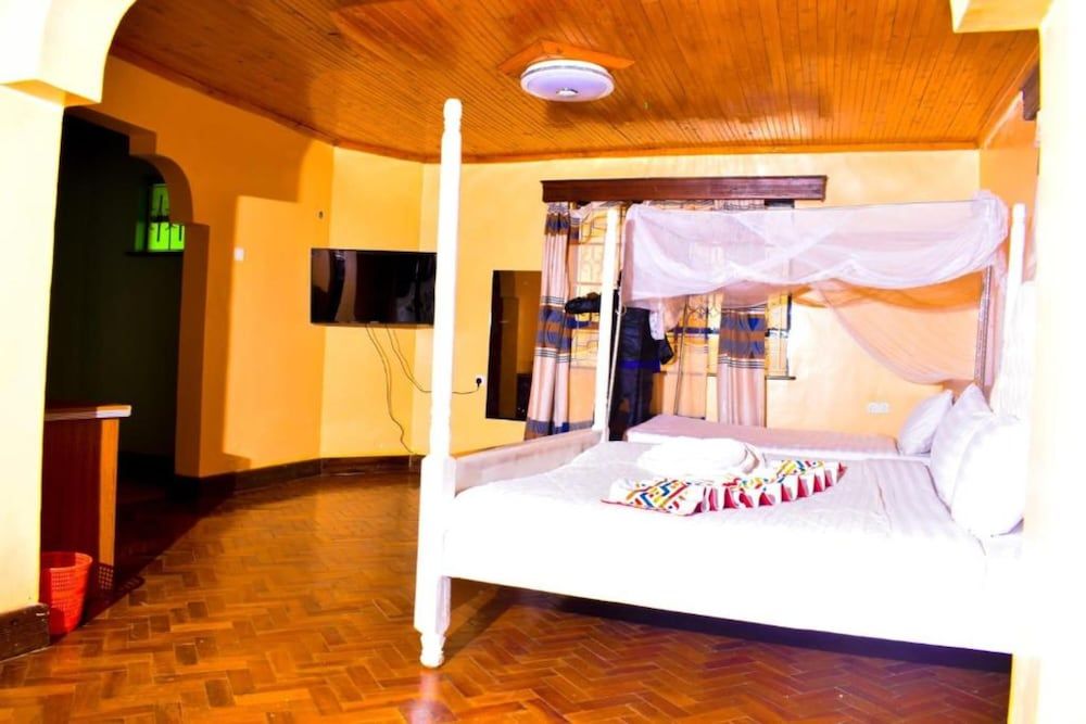Consular Resort-Meru Standard Triple Room 7