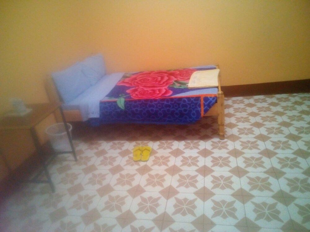 Roadside Inn Restaurant Single Room 3