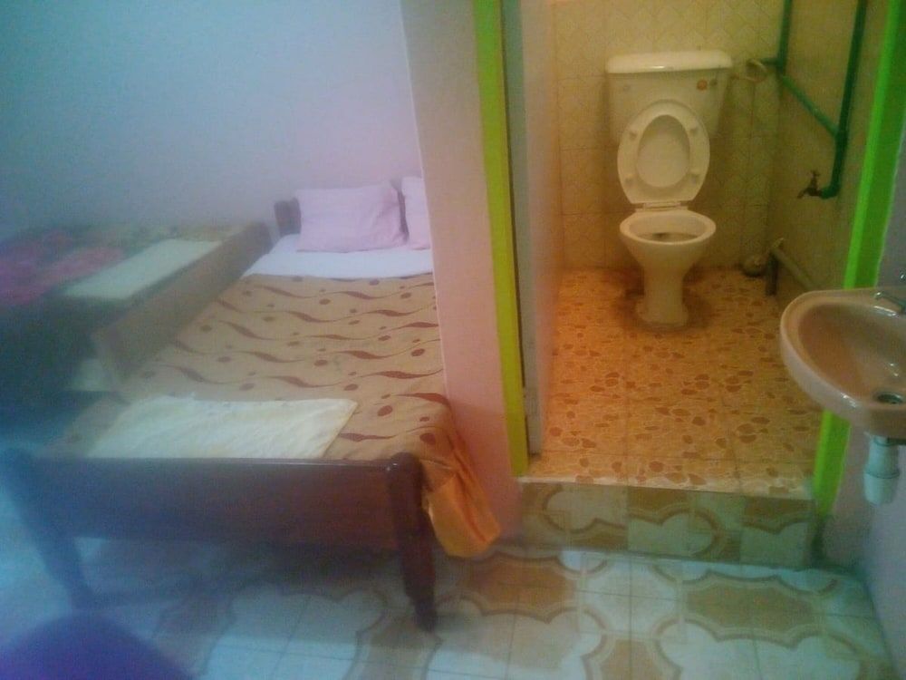 Roadside Inn Restaurant Twin Room 3