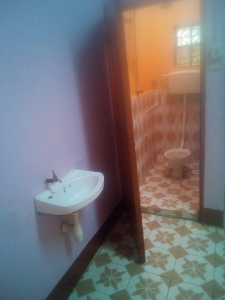 Roadside Inn Restaurant Single Room 6