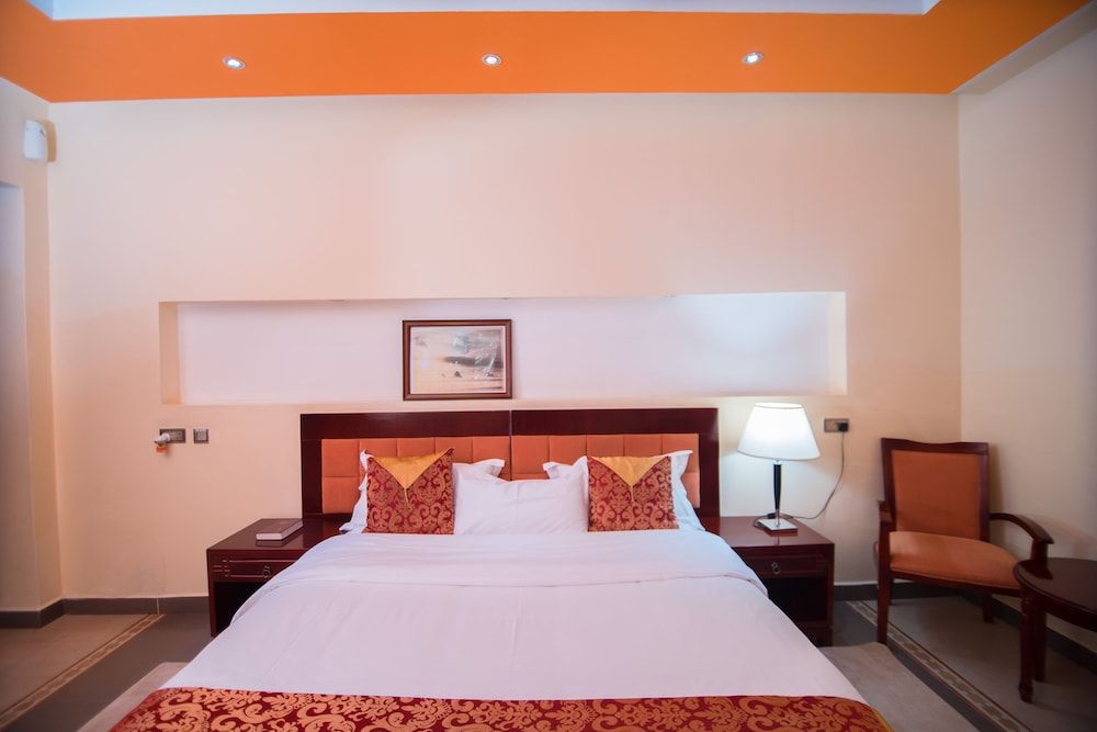 Falcon Heights Hotel