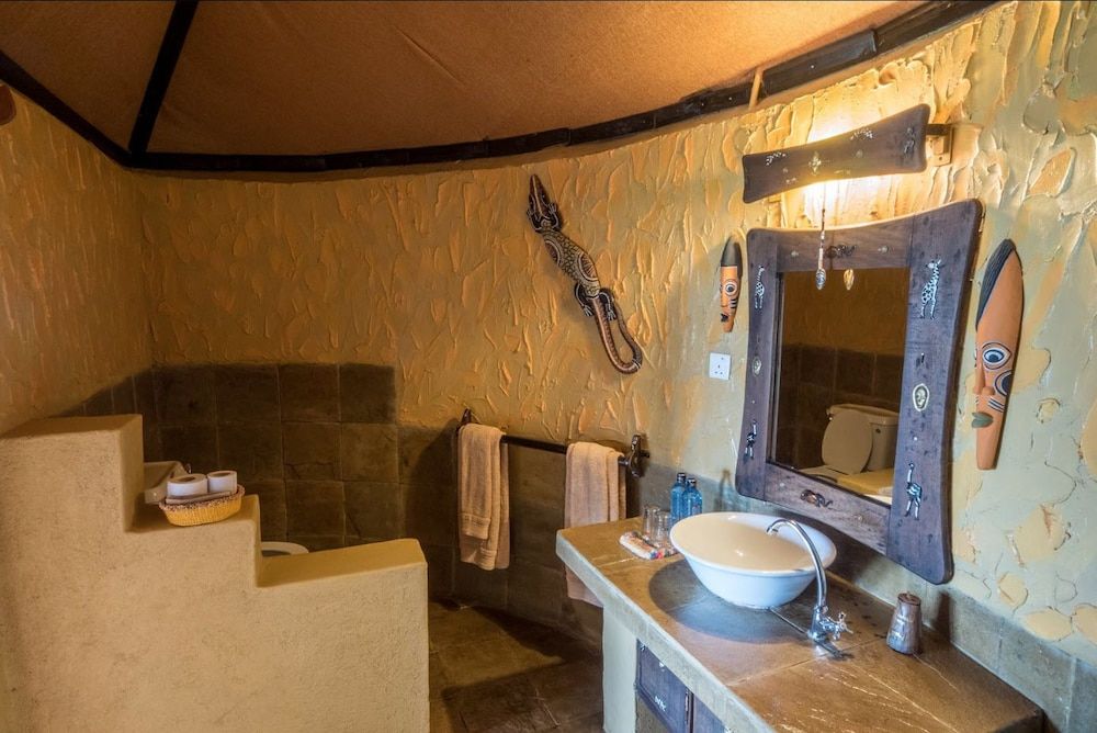 Rhino Watch safari Lodge Family Chalet, Non Smoking 5