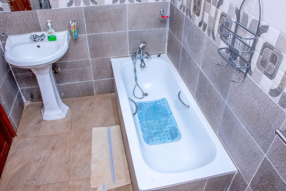 Mulembe Villa Family House, 3 Bedrooms 7