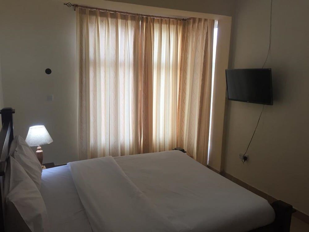 Milimani Hotel Standard Single Room 5